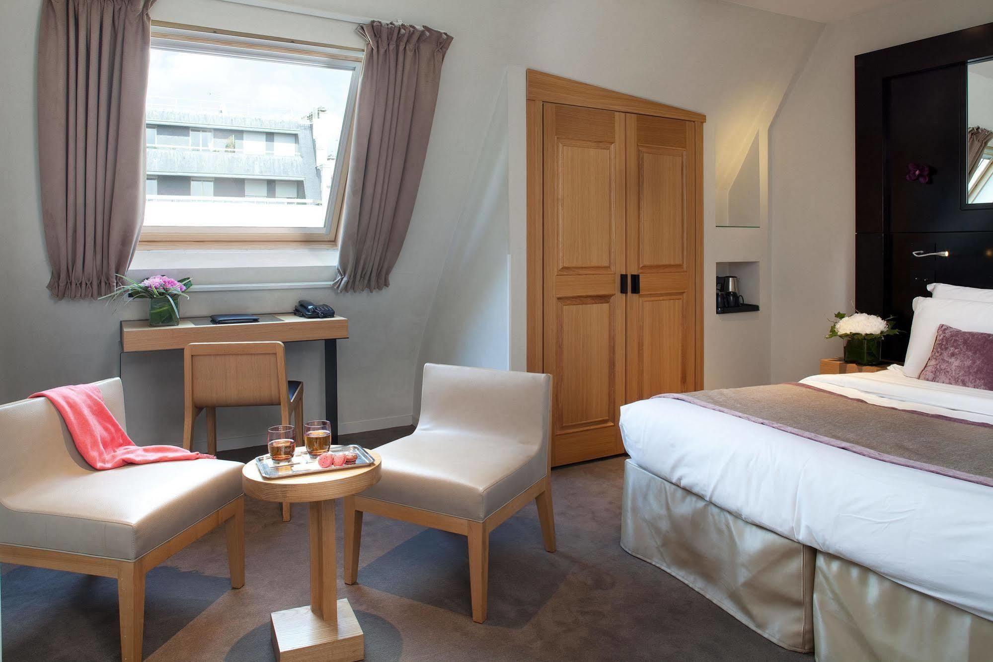 Hotel Marceau Champs-elysées 3*