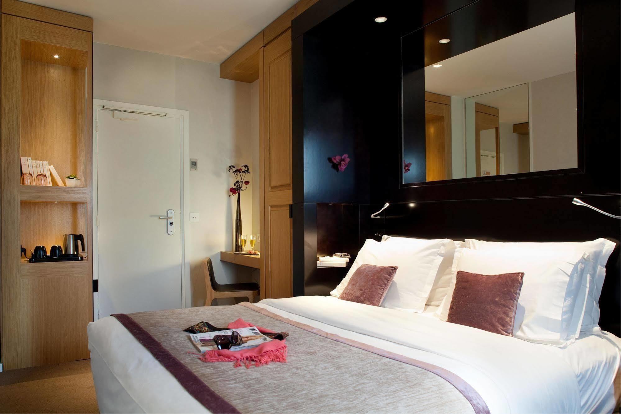 Hotel Marceau Champs-elysées Parigi